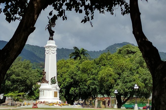 Best of Port of Spain Tour - Queen’s Park Savannah: the Magnificent 7 buildings and Botanic Gardens nearby
